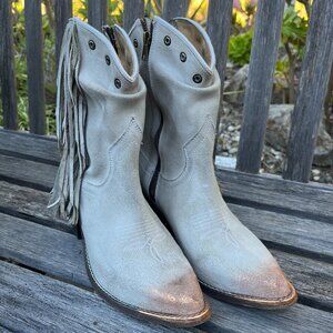 Circle G Women's Studded & Fringe Grey/Beige Ankle Booties, Size 9.5